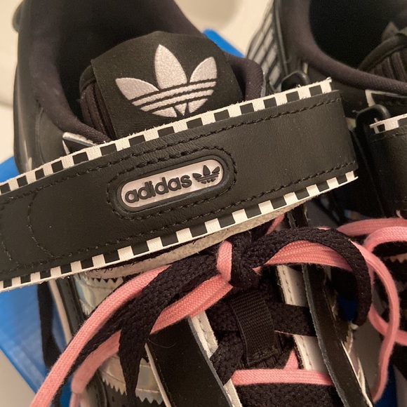 Adidas special edition Ladies size 9 1/2 - Picture 6 of 9